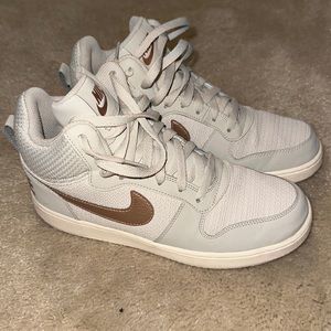 Gently Used- Like New Women’s Nike Shoes